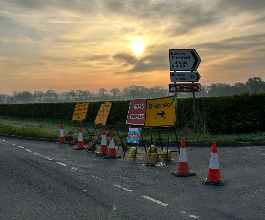 traffic management service uk, 3 way lights, 2 way lights