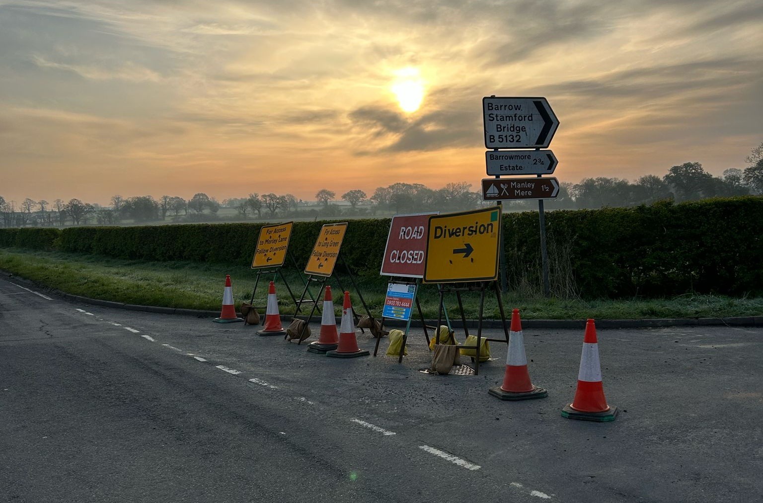 traffic management service uk, 3 way lights, 2 way lights