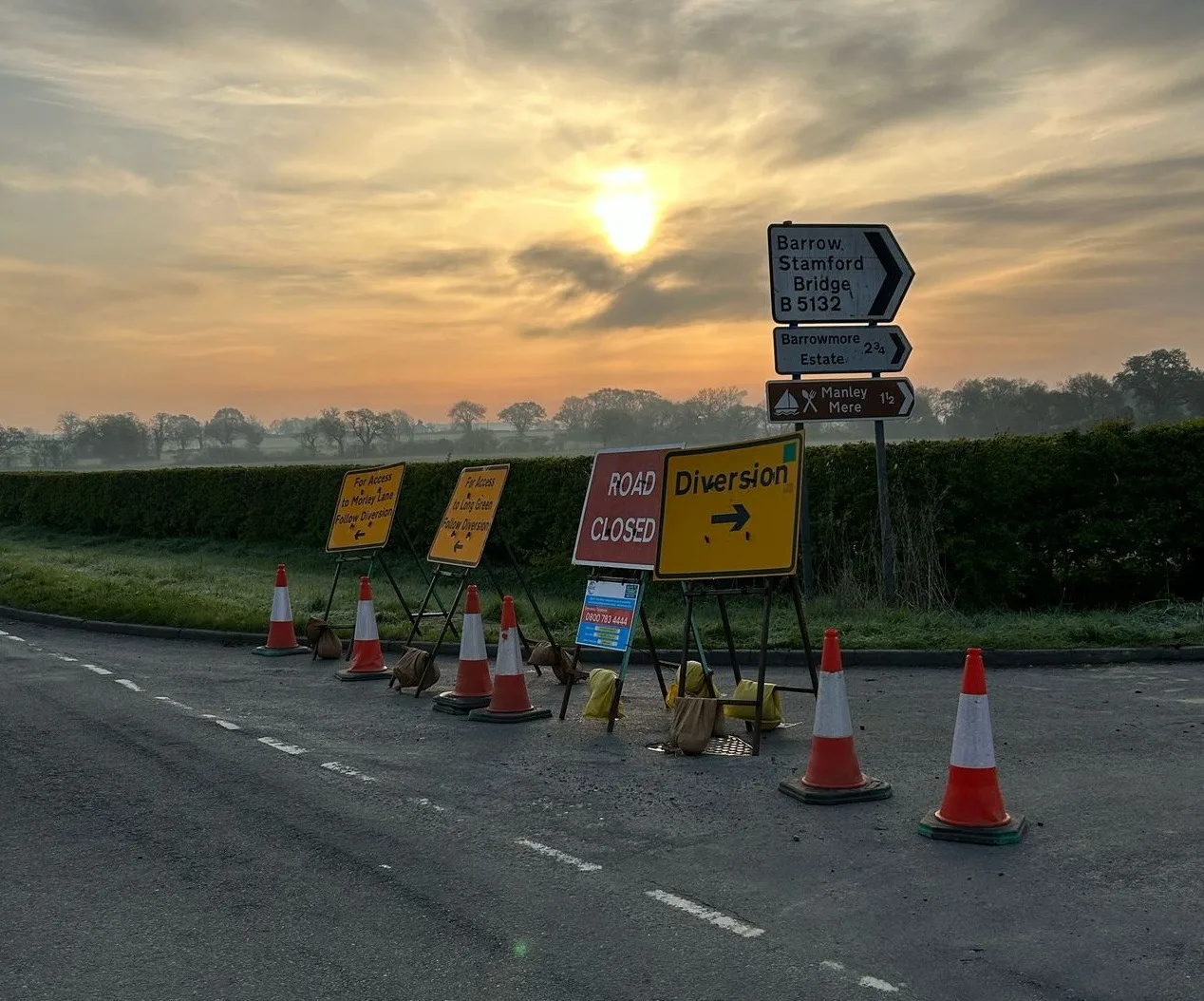 traffic management service uk, 3 way lights, 2 way lights