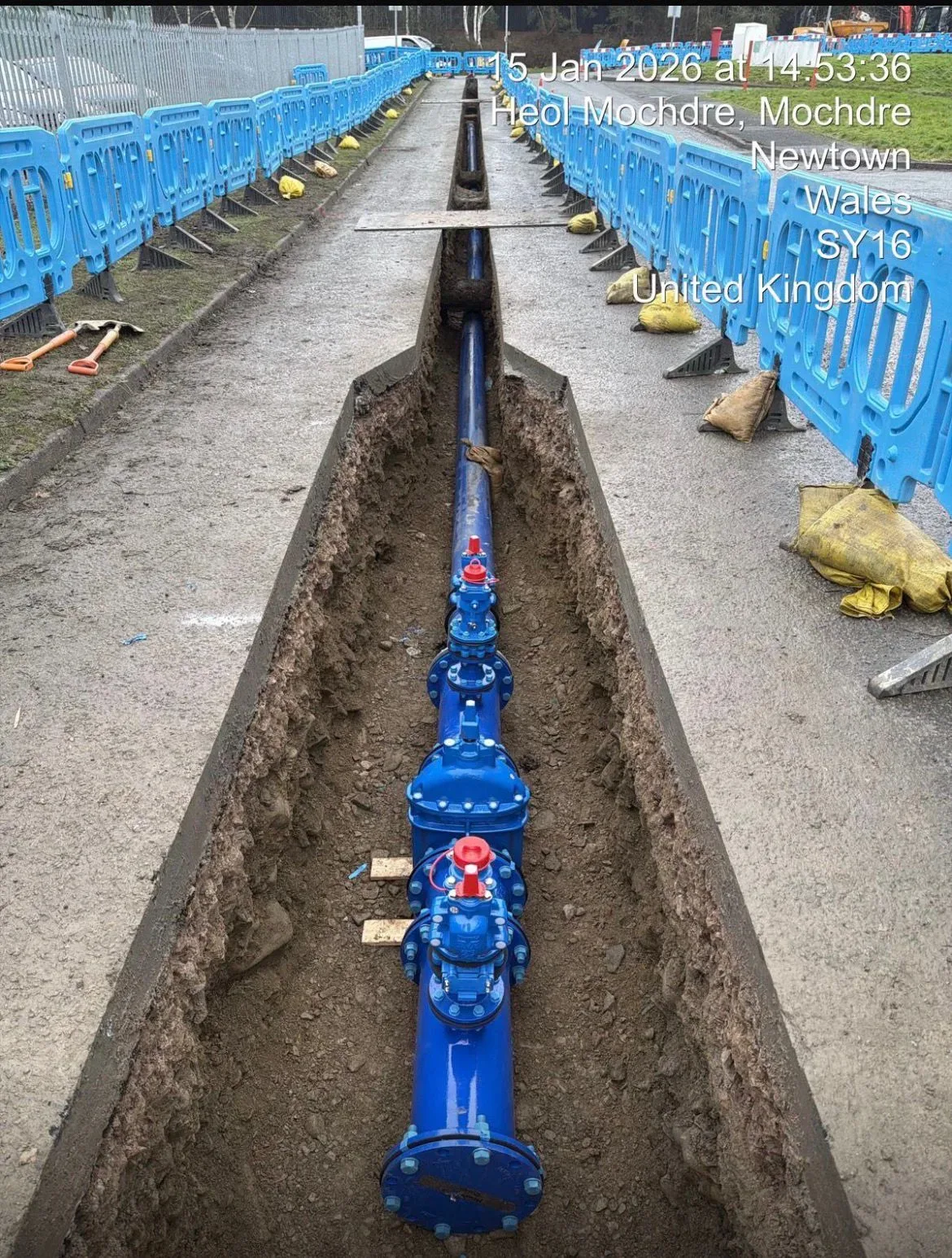 Utility installation neat trench through tarmac